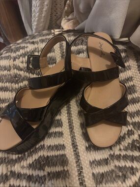 Qupid Black Patent Platform Wedge Sandals